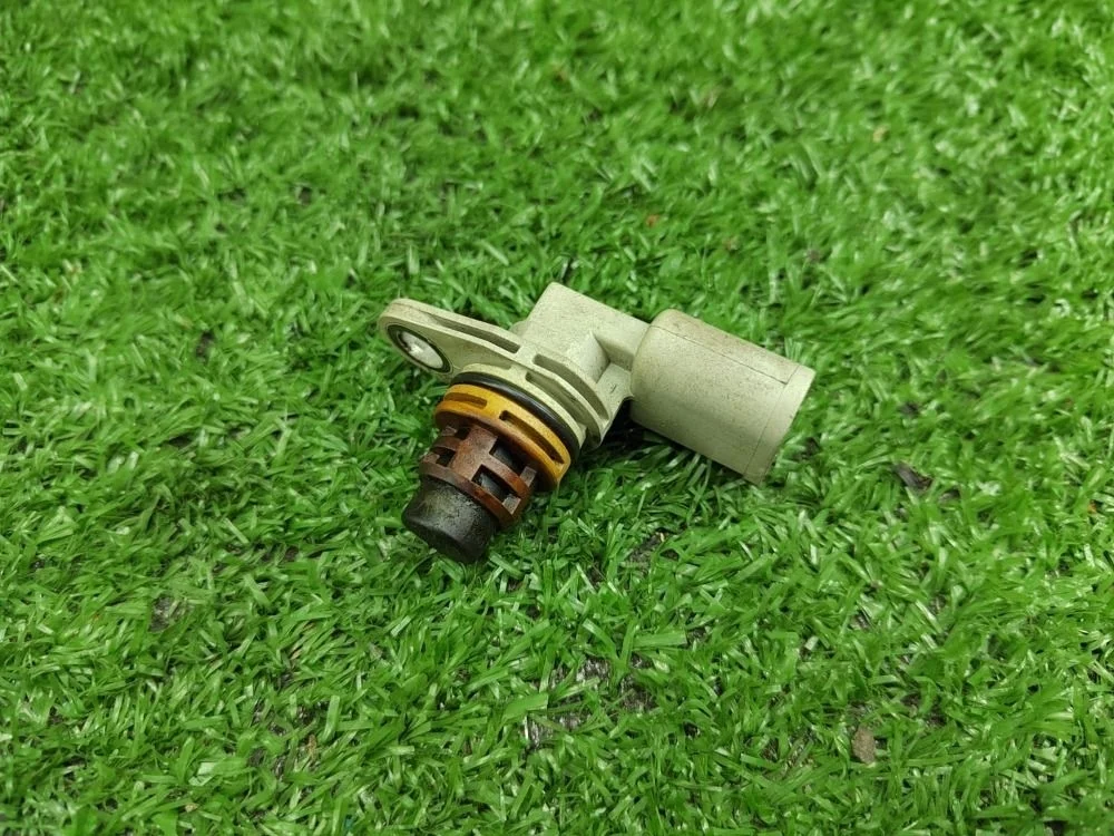 Датчик положения распредвала Volkswagen Passat B6 (2005—2010)