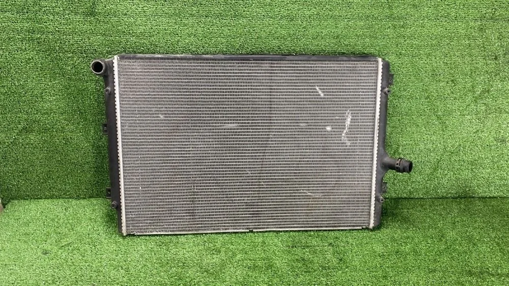 Радиатор охлаждения Volkswagen Passat B6 (2005—2010)