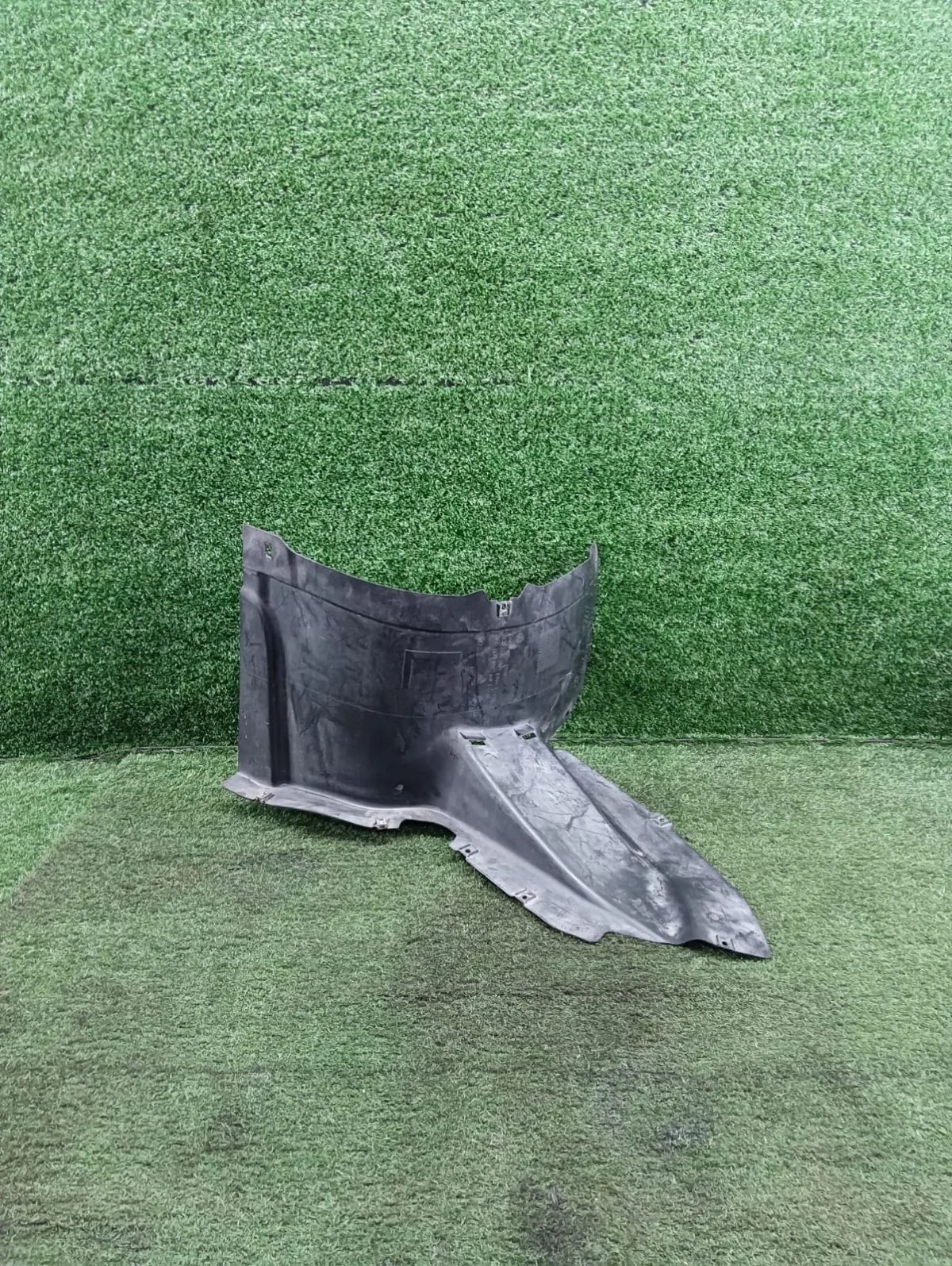 Подкрылок левый передняя часть Volkswagen Passat B6 (2005—2010)