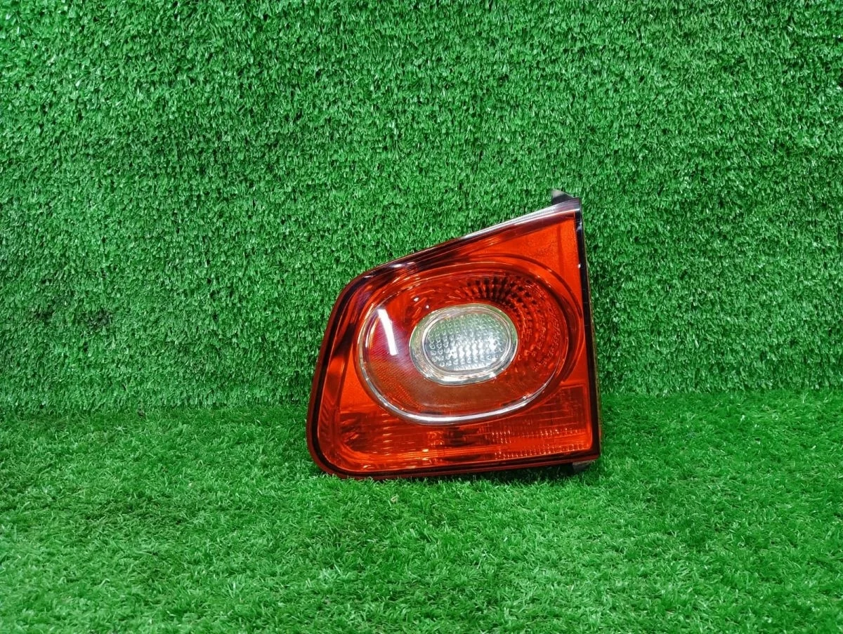 Фонарь задний правый в крышку Volkswagen Tiguan I (2007—2011)