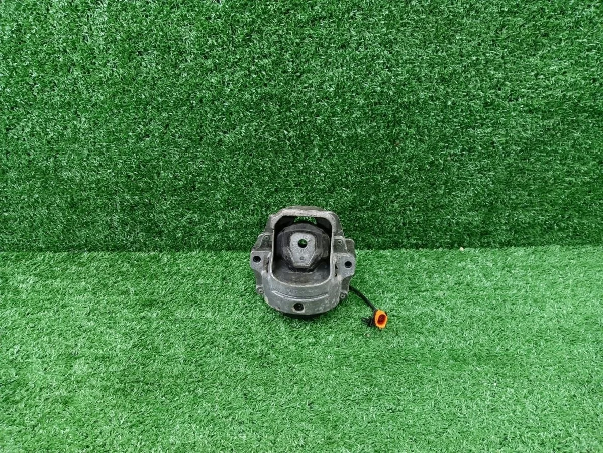 Подушка двигателя левая Audi Q5 I (2008—2012)