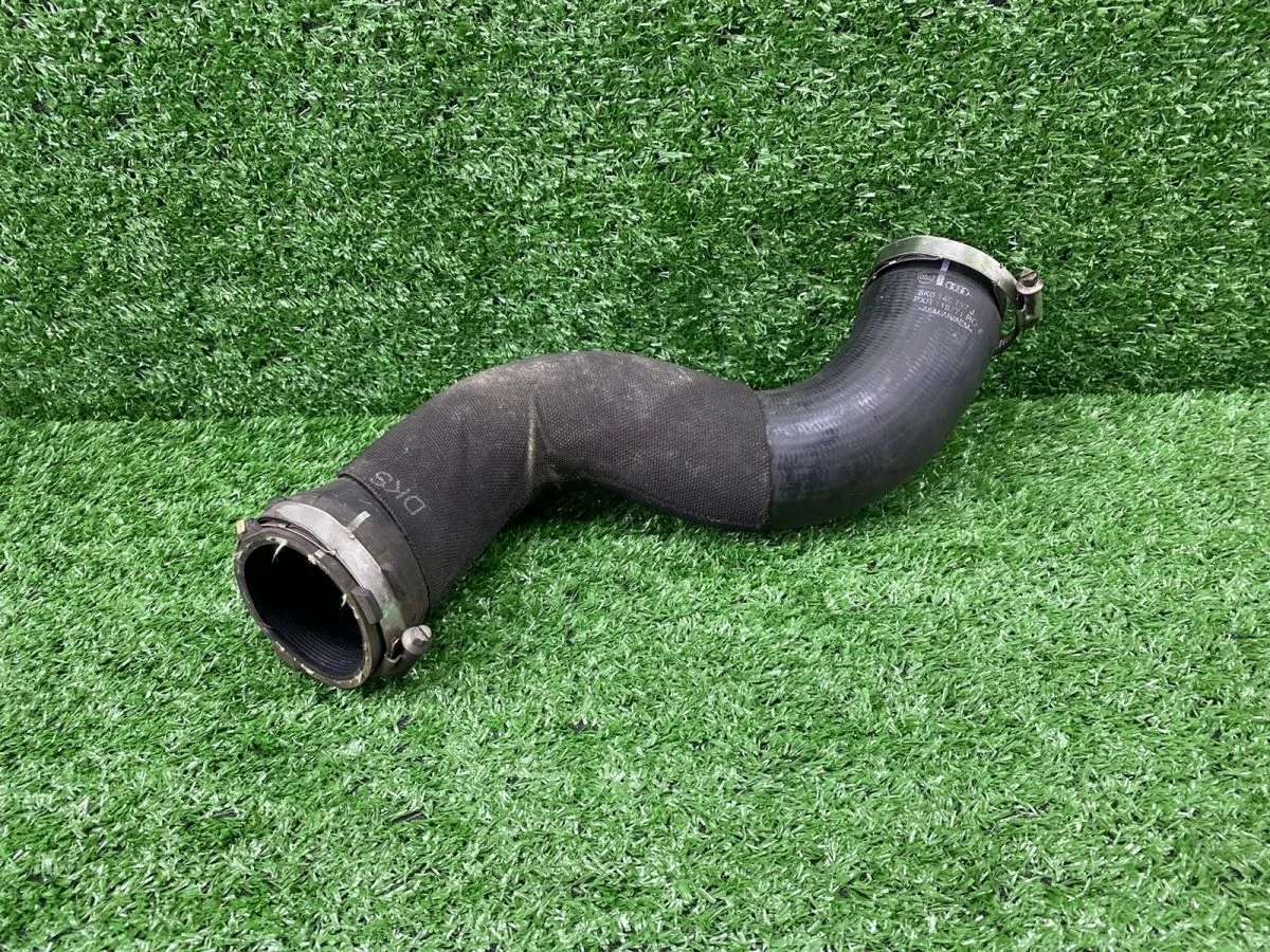 Патрубок интеркулера 8K0145737J Audi A4 B8 (2007—2012)