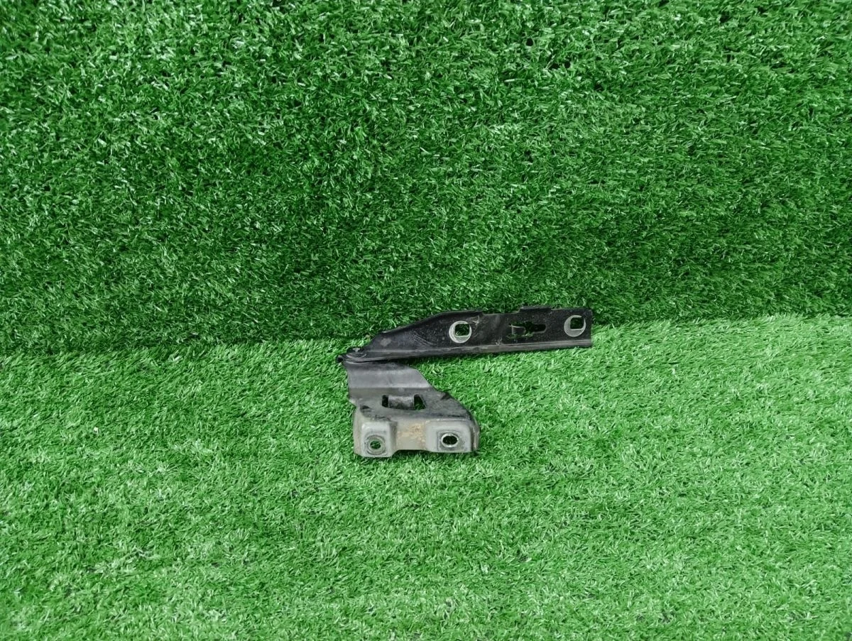 Петля капота левая 8K0823301D Audi A4 B8 (2007—2012)