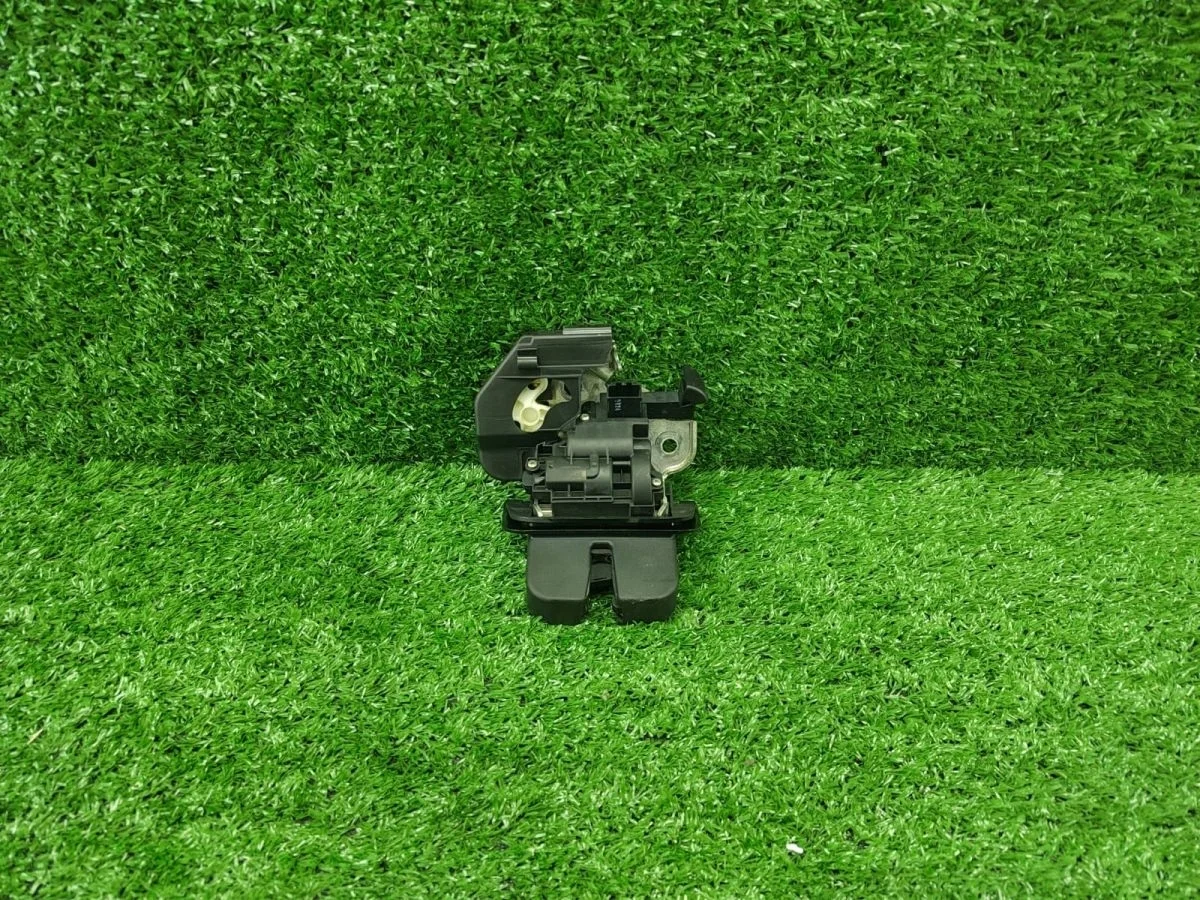 Замок крышки багажника Audi A3 8P рестайлинг 2 (2008—2013)