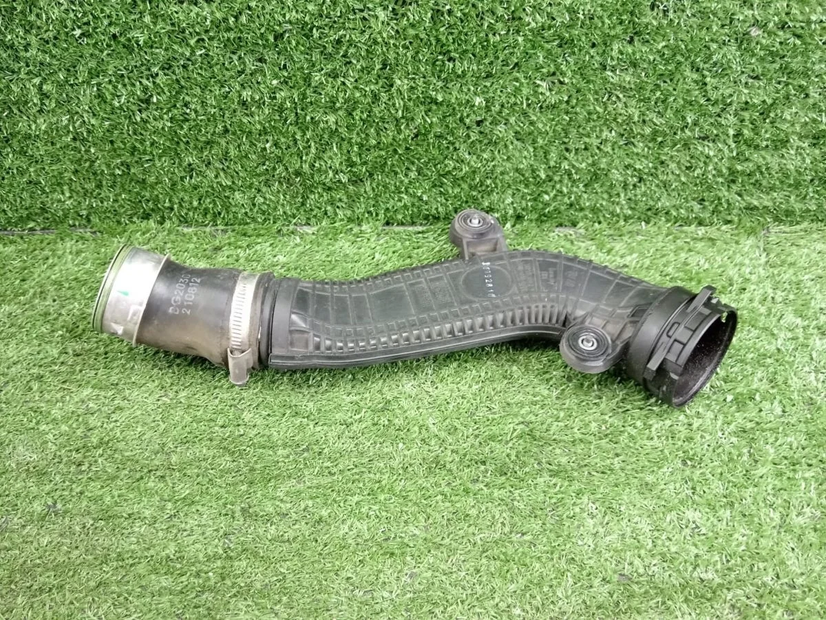 Патрубок интеркулера 1K0145840R Audi Q3 I (2011—2014)