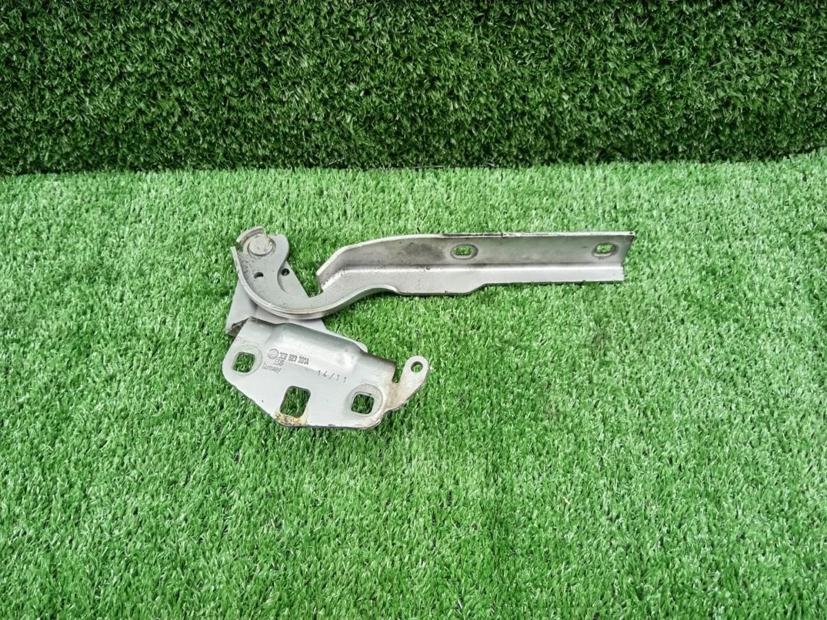 Петля капота левая Volkswagen Passat B6 (2005—2010)