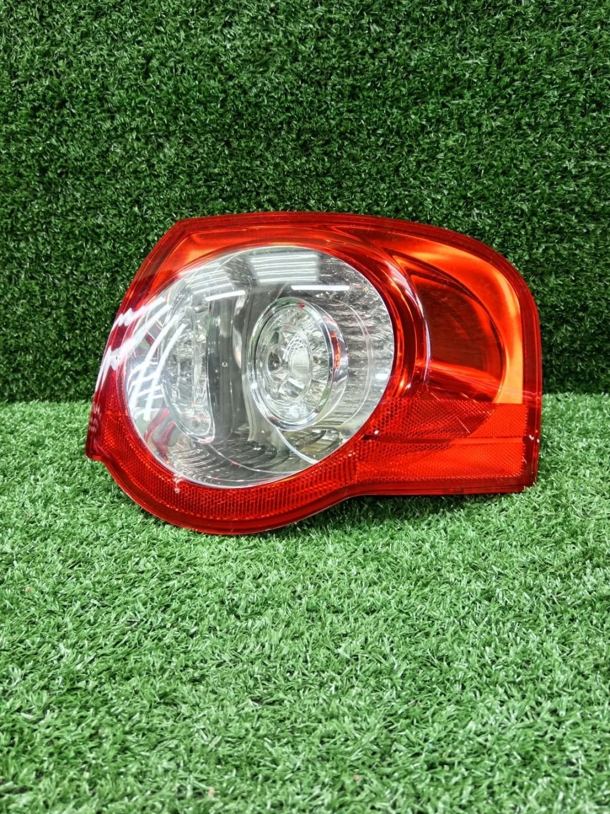 Фонарь задний правый Volkswagen Passat B6 (2005—2010)