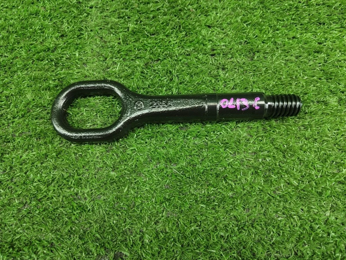 Крюк буксировочный 1T0805615A Volkswagen Passat B7 (2010—2015)