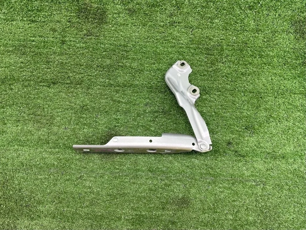 Петля капота правая 4G8823302C Audi A6 C7 (2011—2014)