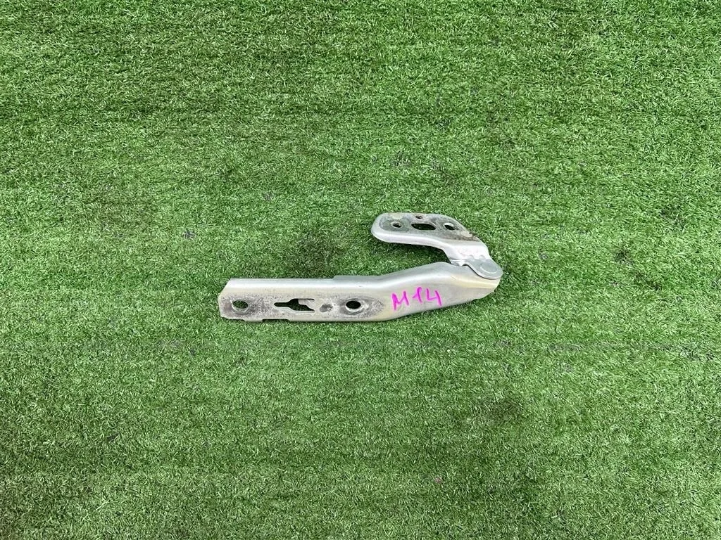 Петля капота правая 4F0823302 Audi A6 C6 рестайлинг (2008—2011)