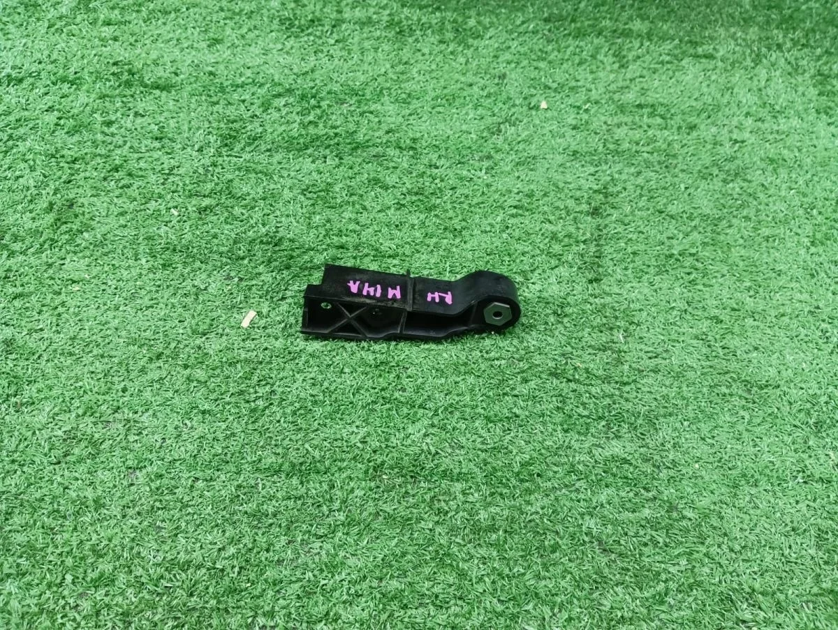 Кронштейн бампера передний правый Audi A6 C6 рестайлинг (2008—2011)