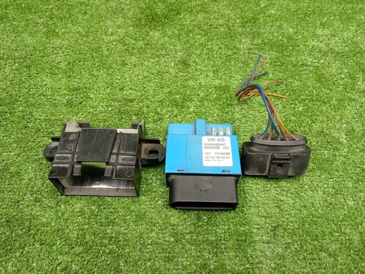 Блок управления бензонасосом Volkswagen Tiguan I (2007—2011)