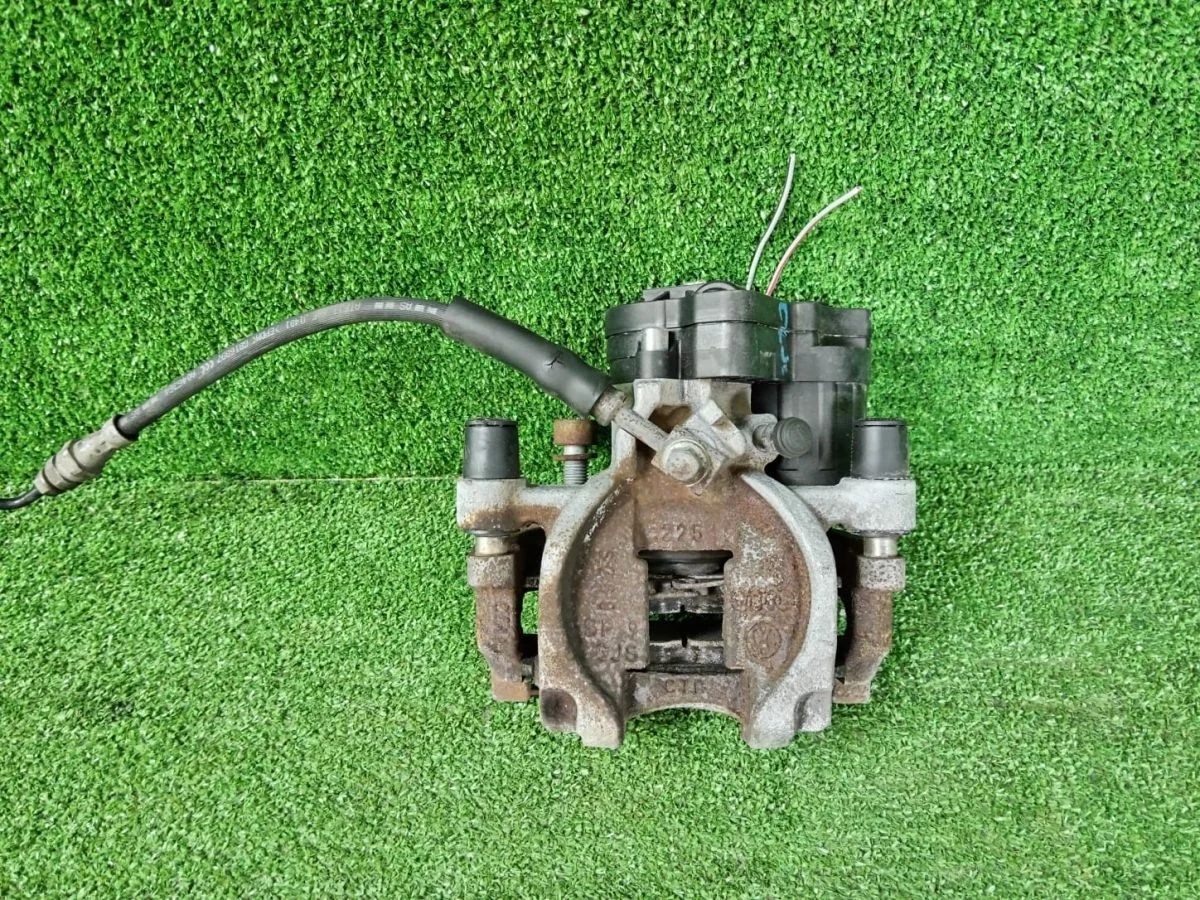 Суппорт тормозной задний левый Volkswagen Golf Mk7 (2012—2017)