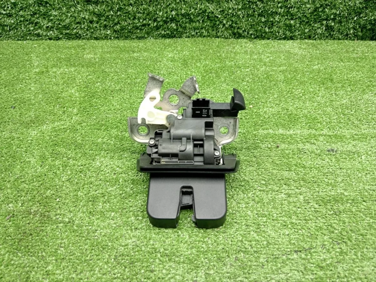 Замок крышки багажника Audi Q3 I (2011—2014)