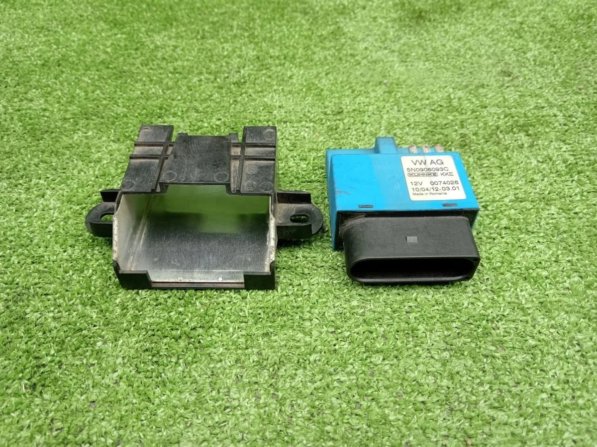 Блок управления бензонасосом Audi Q3 I (2011—2014)