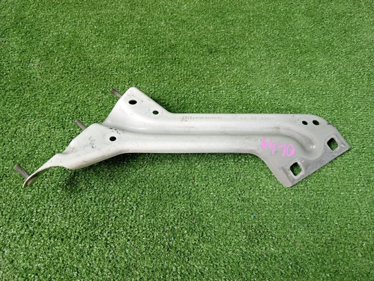 Кронштейн крыла передний левый Audi Q5 I (2008—2012)