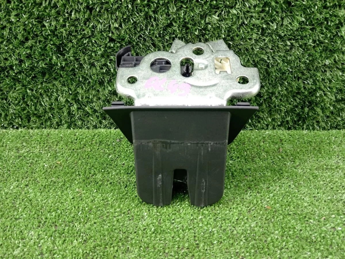 Замок крышки багажника Audi Q5 I (2008—2012)