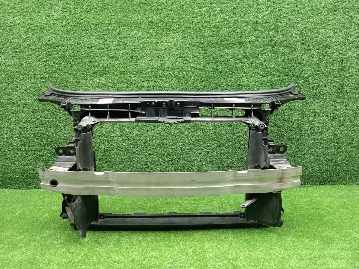 Панель передняя рамка радиатора Audi A3 8P рестайлинг 2 (2008—2013)