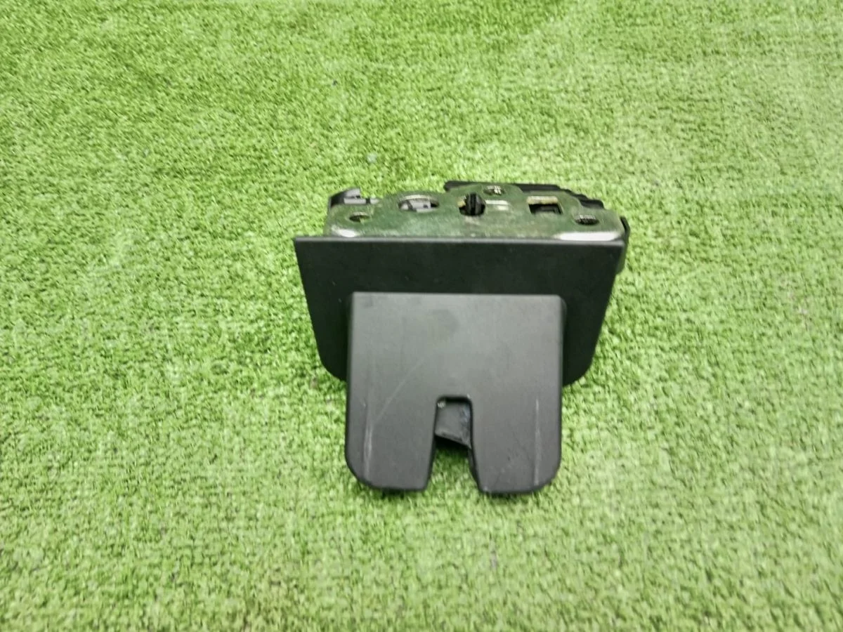 Замок крышки багажника Audi A3 8P рестайлинг 2 (2008—2013)