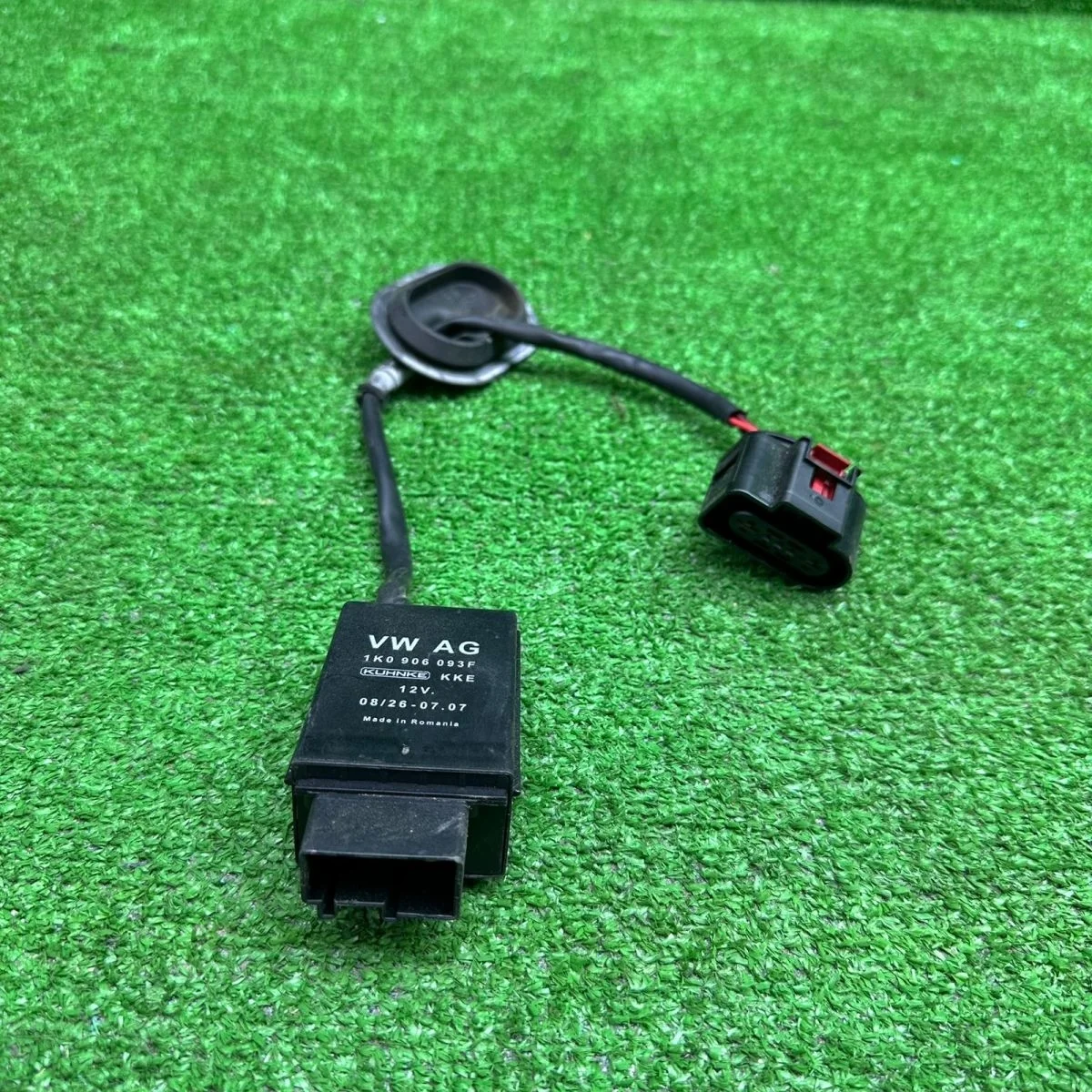 Блок управления бензонасосом Audi A3 8P рестайлинг 2 (2008—2013)