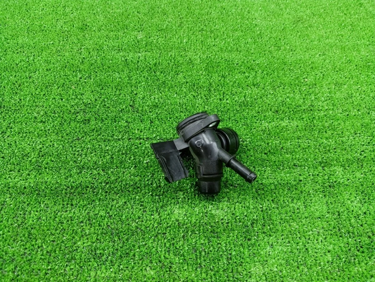 Фланец системы охлаждения Audi Volkswagen Volkswagen Passat B6 (2005—2010)