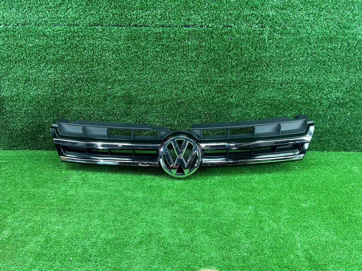 Решетка радиатора Volkswagen Touareg NF 2011- 2014 7P6853651A Volkswagen Touareg II (2010—2014)