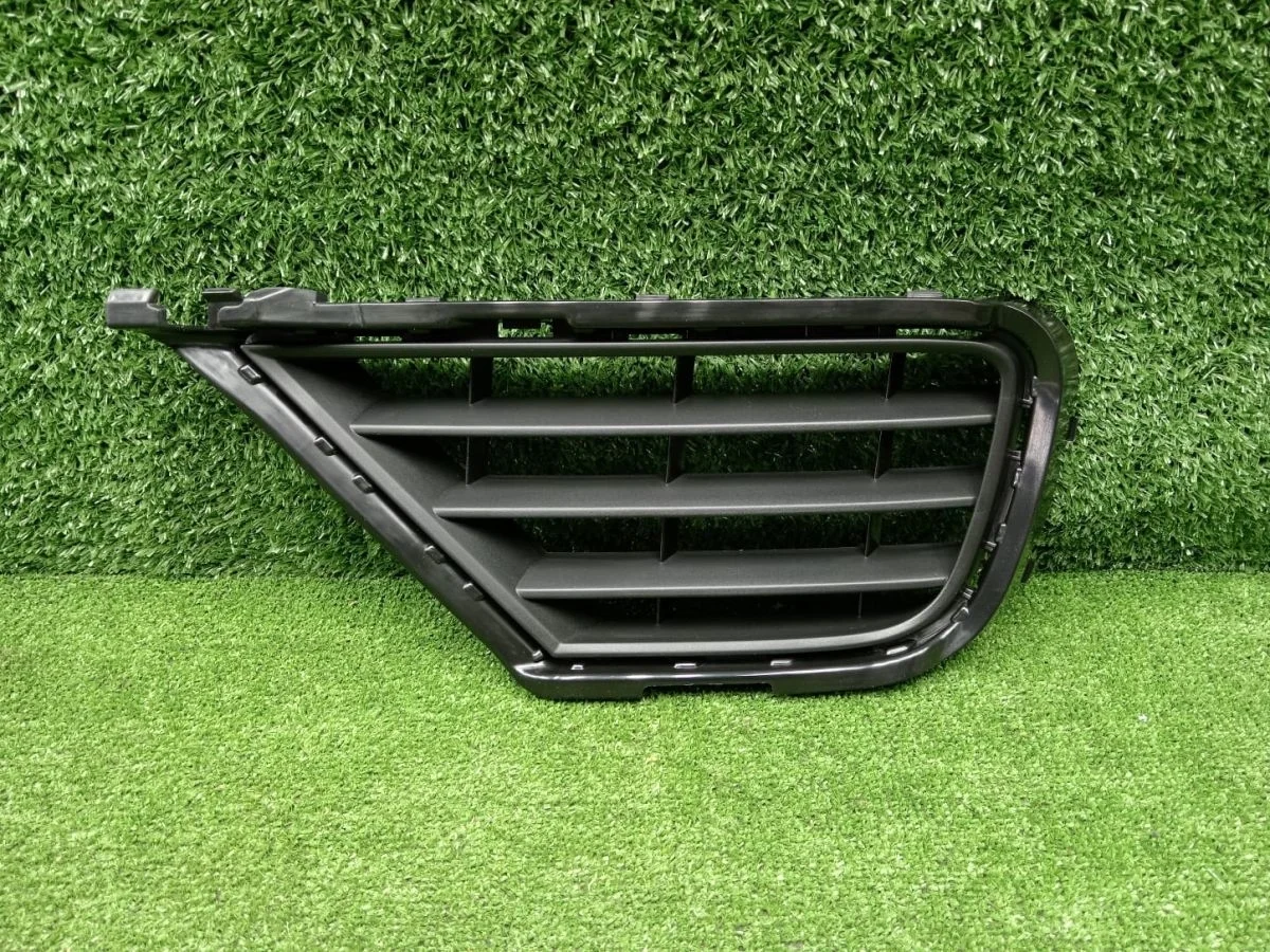 Решетка переднего бампера левая VW Touareg NF рест Volkswagen Touareg II рестайлинг (2014—2018)