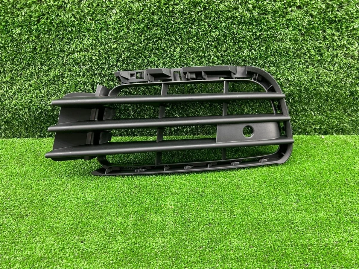 Решетка бампера левая Volkswagen Touareg NF 7P6853665A Volkswagen Touareg II (2010—2014)