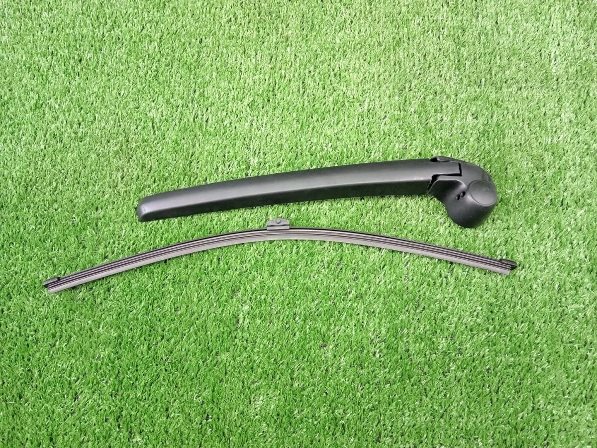 Поводок заднего стеклоочистителя Audi Q3 8U Audi Q3 I (2011—2014)