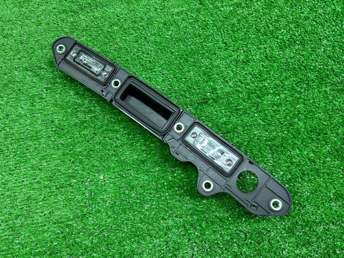 Планка подсветки номера Volkswagen Volkswagen Touran I рестайлинг (2006—2010)