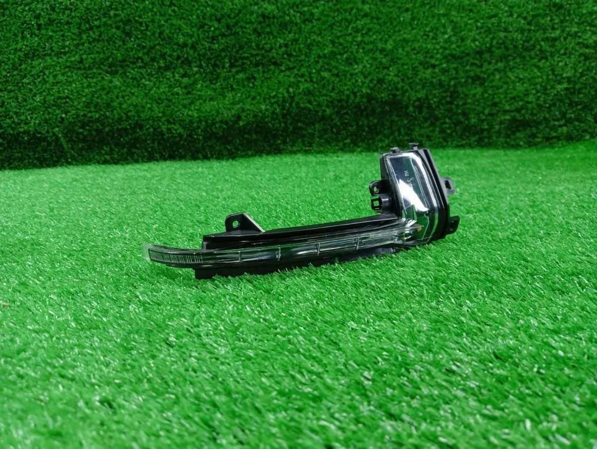 Повторитель в зеркало Audi A4 B8 рестайлинг (2011—2015)