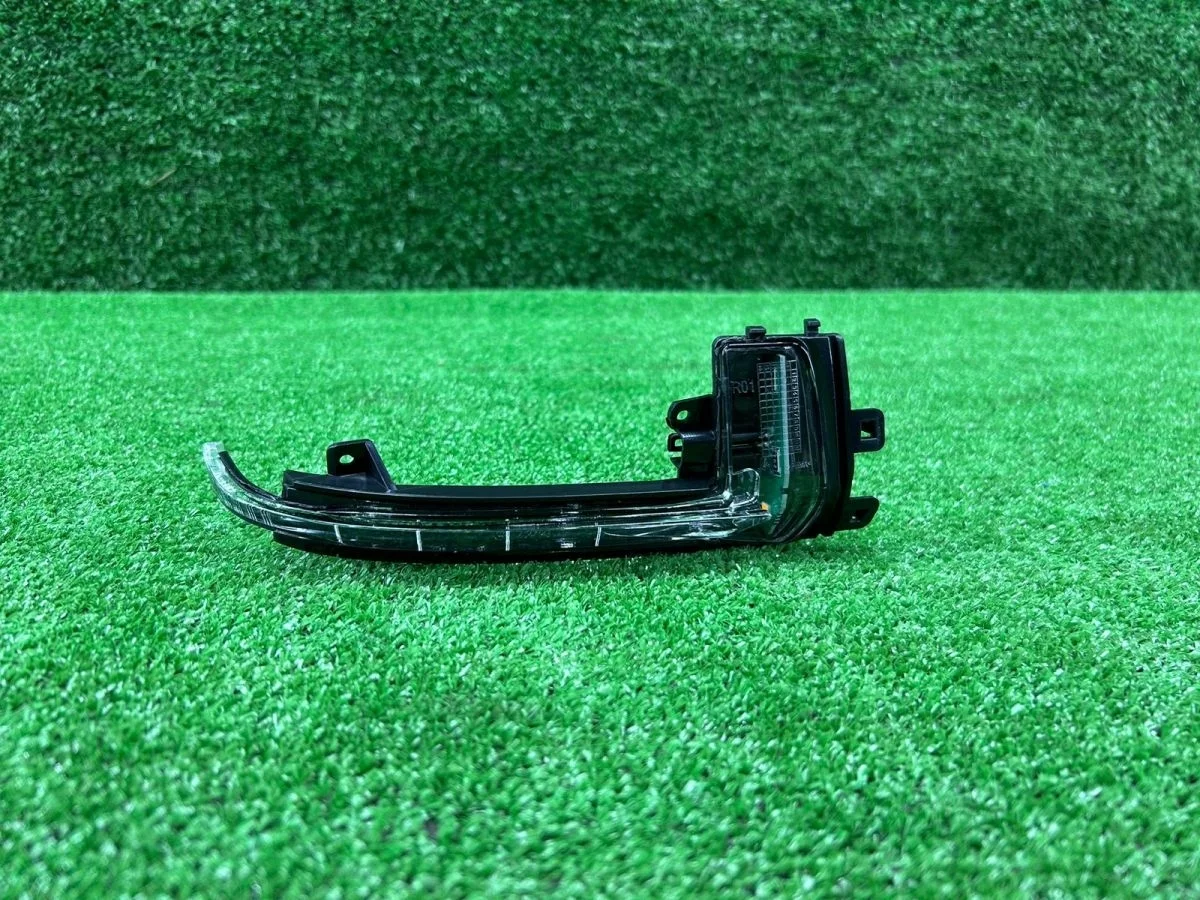 Повторитель в зеркало Audi A4 B8 рестайлинг (2011—2015)