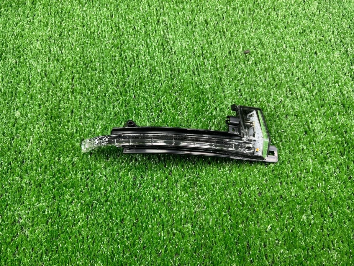 Повторитель в зеркало Audi A4 B8 (2007—2012)