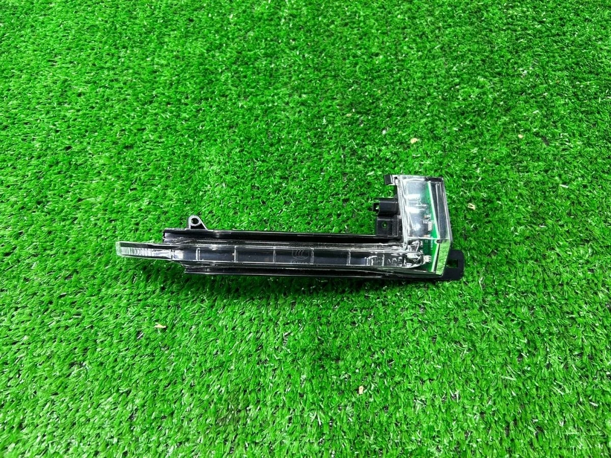 Повторитель в зеркало Audi A4 B8 (2007—2012)