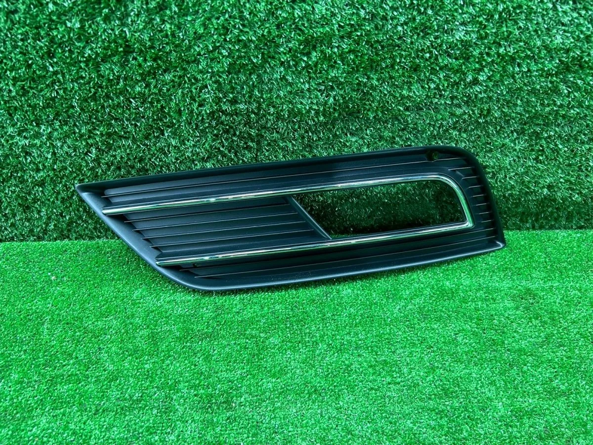 Рамка противотуманной фары левой Audi A4 B8 рестайлинг (2011—2015)