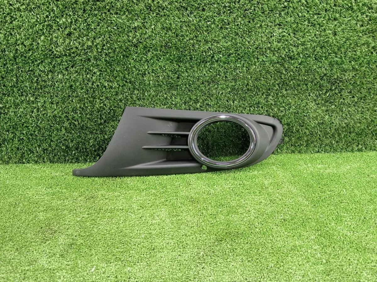 Решетка в бампер под ПТФ левая VW Golf 6   [REPLICA] Volkswagen Golf Mk6 (2008—2012)