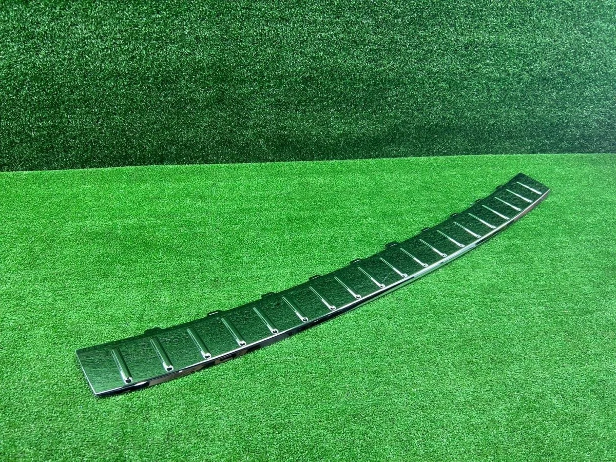 Накладка заднего бампера хром VW Touareg NF 7P6807787A Volkswagen Touareg II (2010—2014)