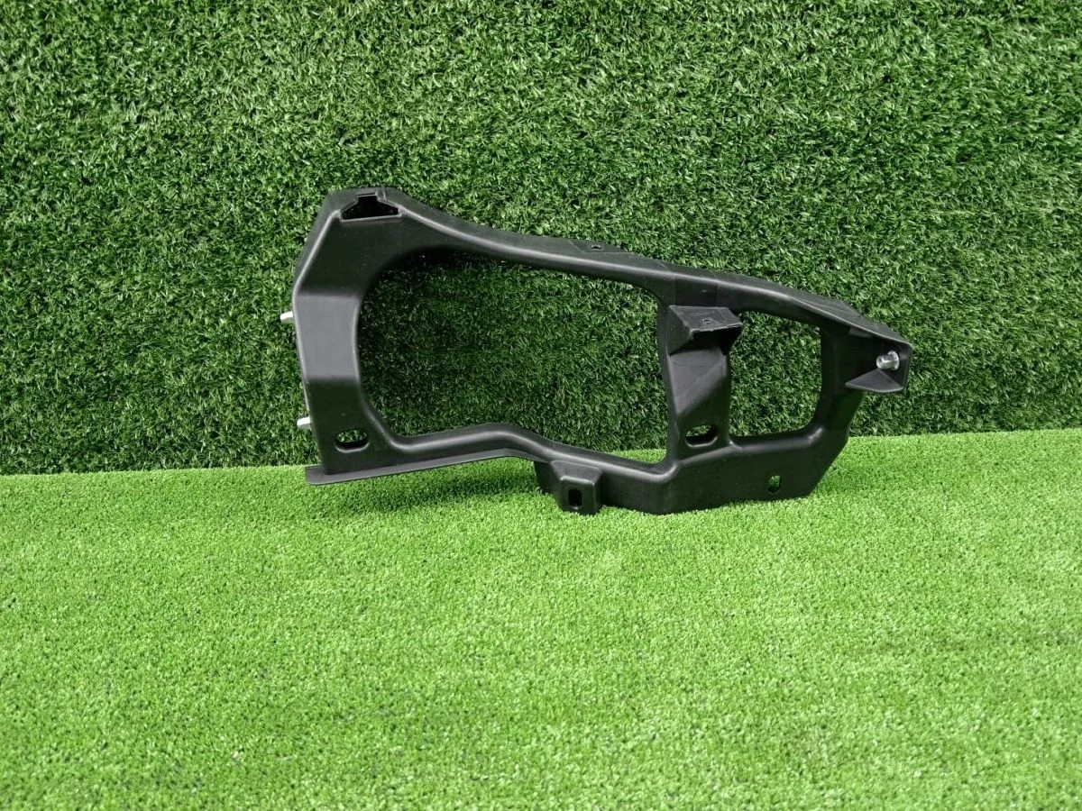 Кронштейн правой фары VW Touareg NF 7P 2011-2018 Volkswagen Touareg II (2010—2014)