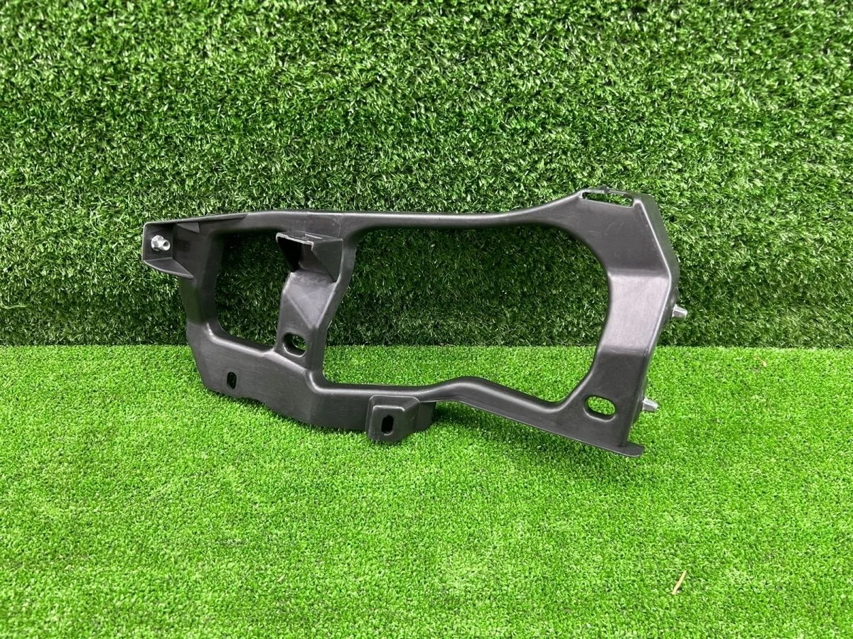 Кронштейн левой фары VW Touareg NF 7P 2011-2018 Volkswagen Touareg II (2010—2014)