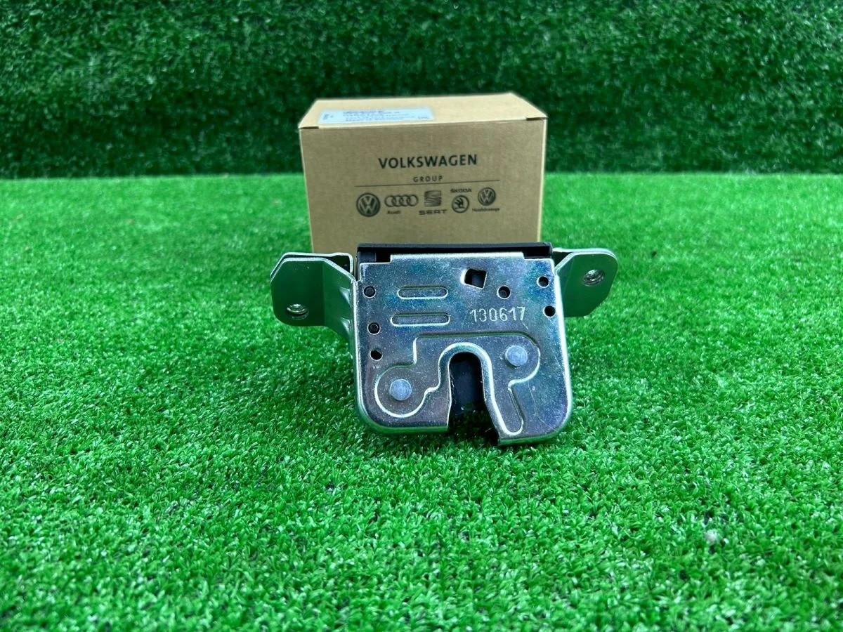 Замок крышки багажнника VW Touareg NF Volkswagen Touareg II (2010—2014)