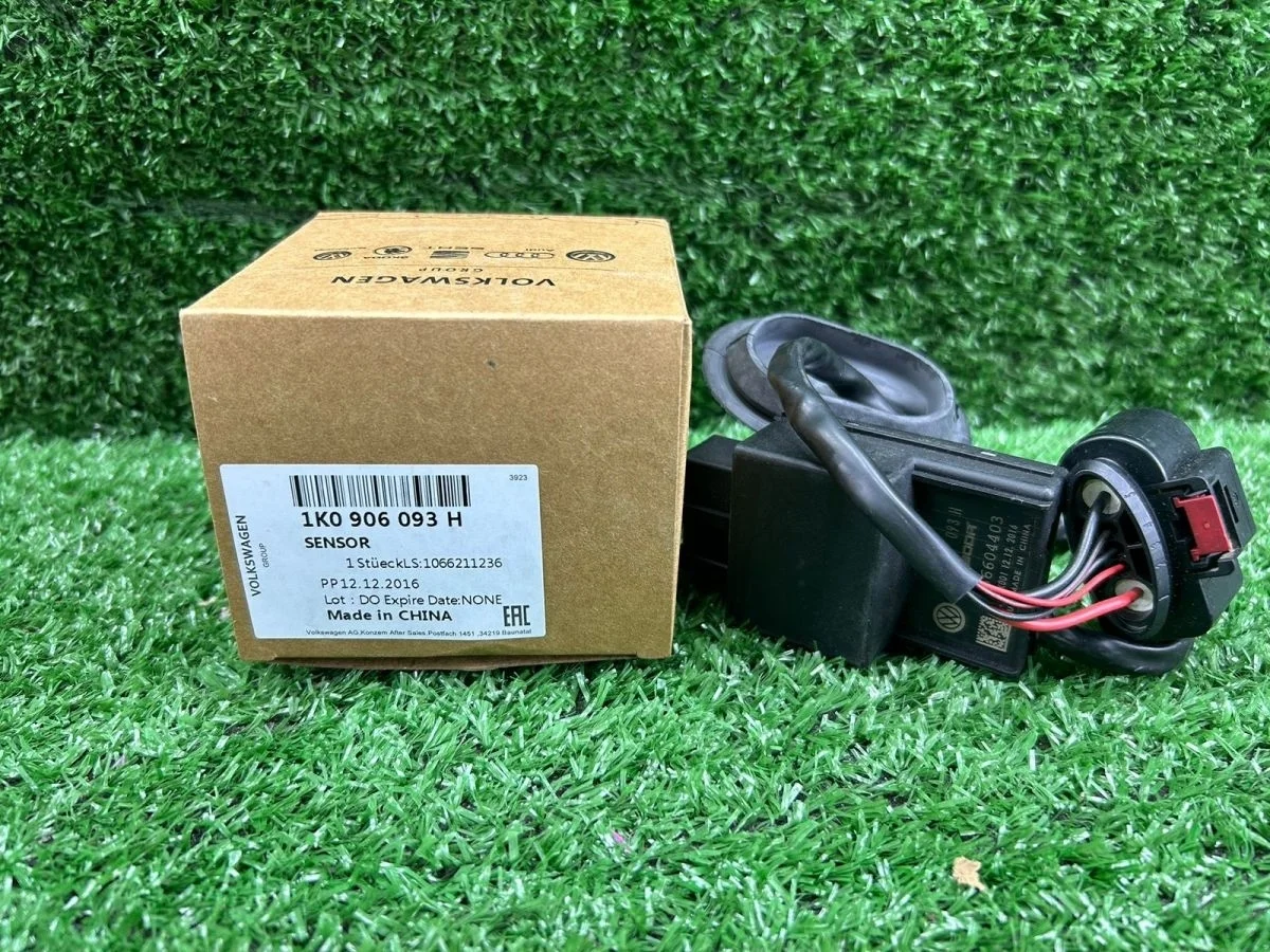 Блок управления бензонасосом Audi Volkswagen 1K0906093H Volkswagen Passat B6 (2005—2010)