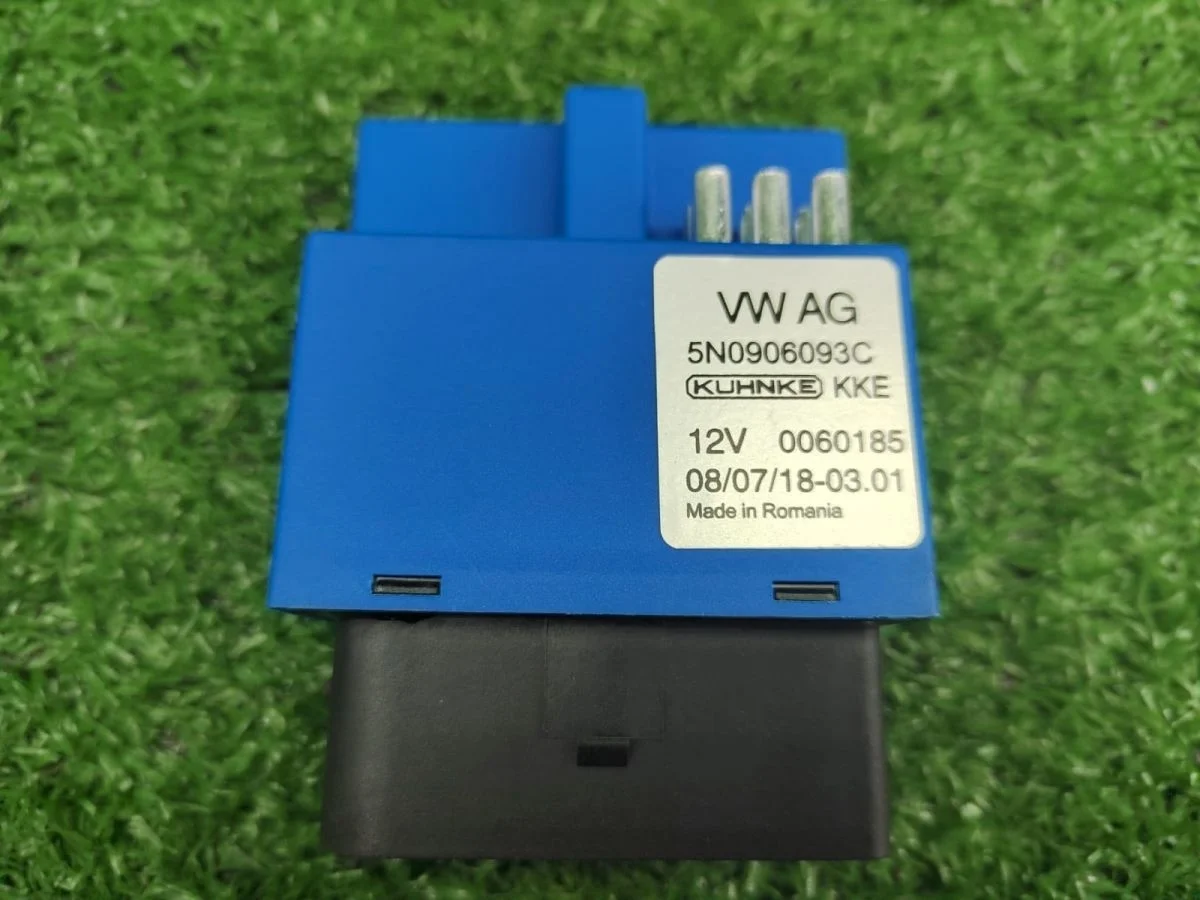 Блок управления бензонасосом Audi Q3 VW Tiguan Audi Q3 I (2011—2014)