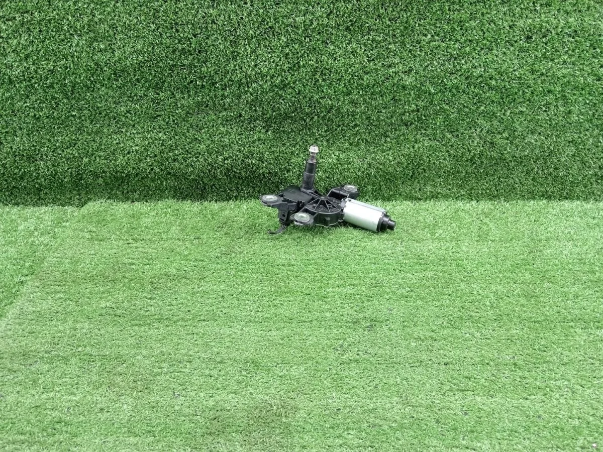 Моторчик стеклоочистителя задний Volkswagen Tiguan I (2007—2011)