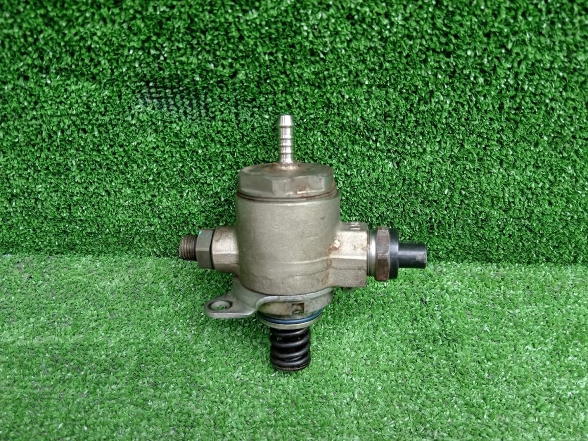 Насос (ТНВД) бензиновый Audi Q3 I (2011—2014)