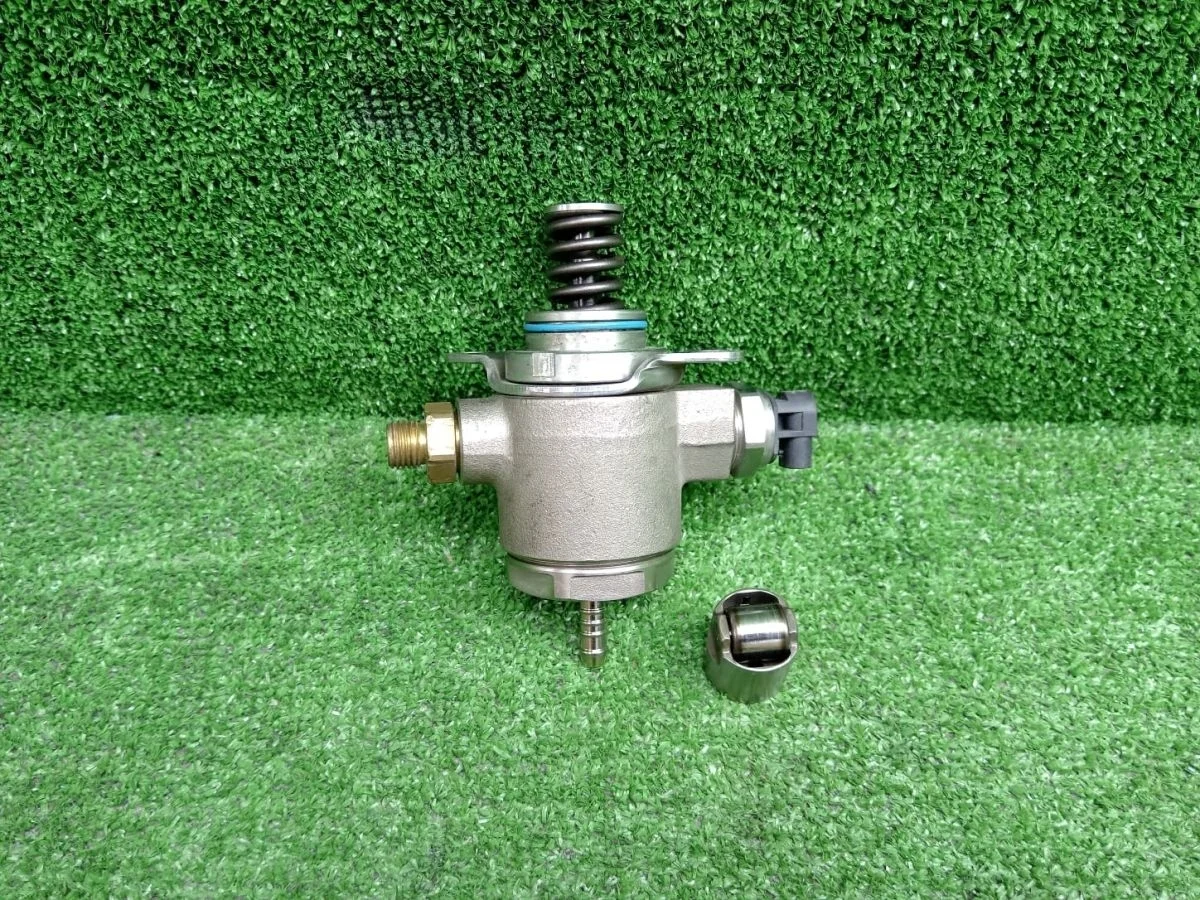 Насос (ТНВД) бензиновый Audi Q3 I (2011—2014)