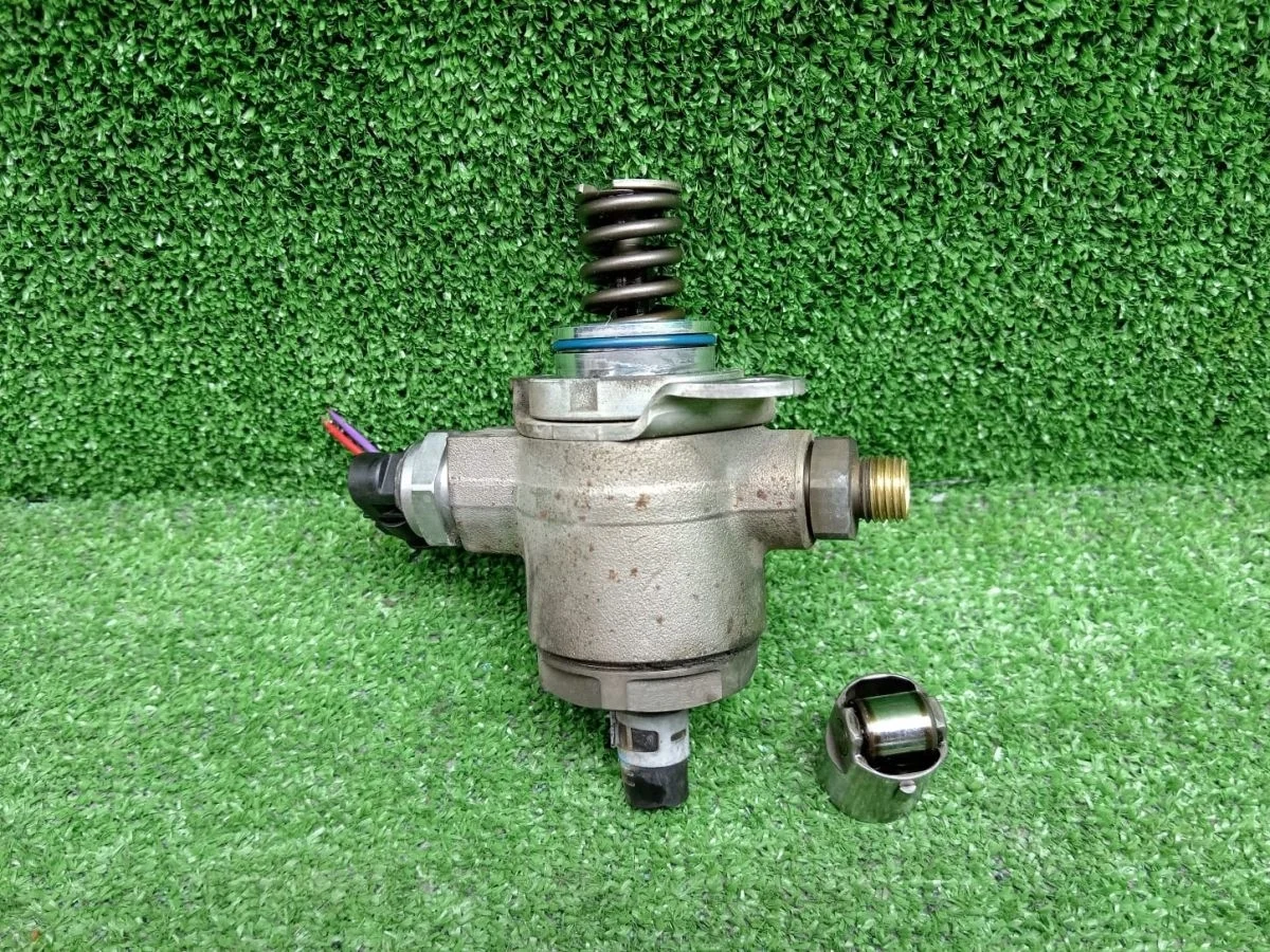 Насос (ТНВД) бензиновый Audi Q3 I (2011—2014)