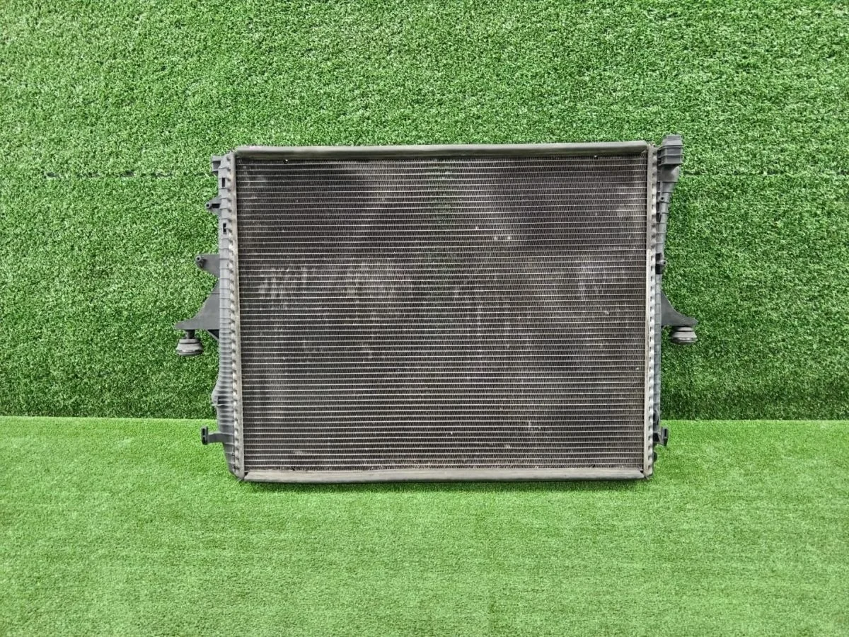 Радиатор охлаждения Volkswagen Touareg I рестайлинг (2006—2010)