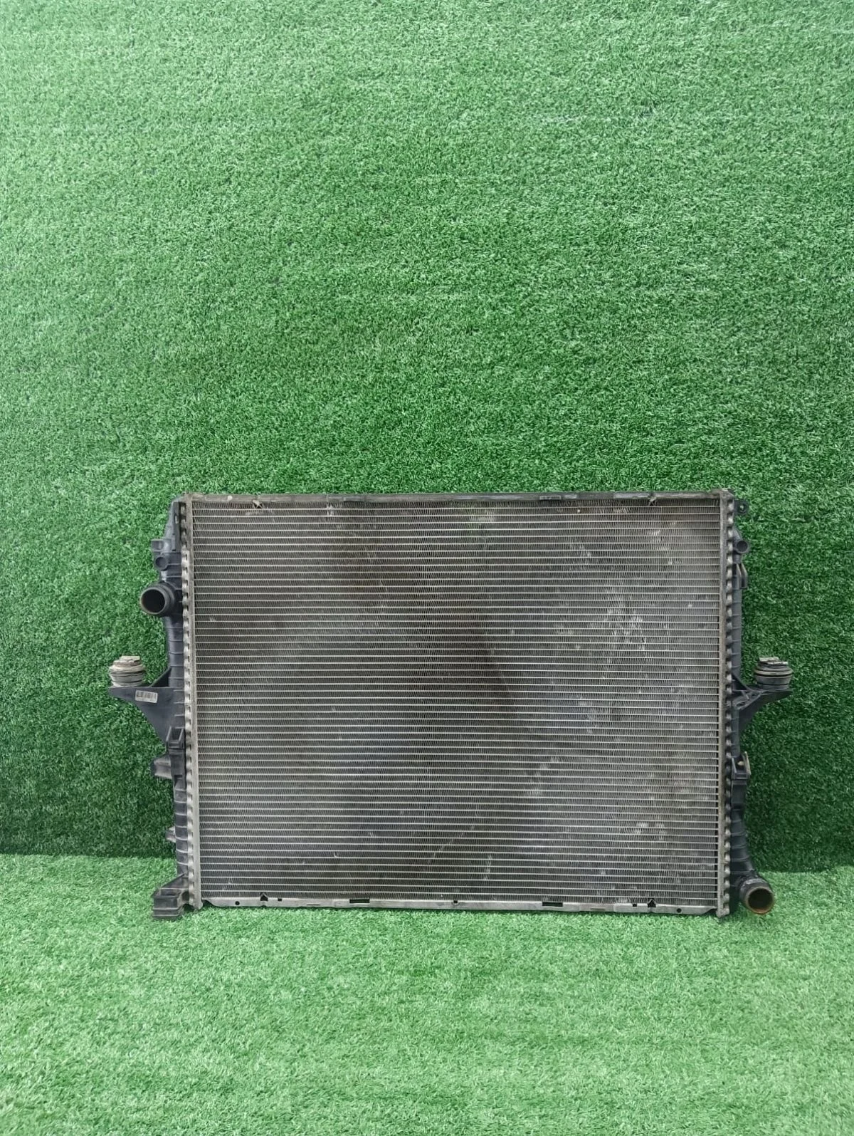 Радиатор охлаждения Volkswagen Touareg I (2002—2006)