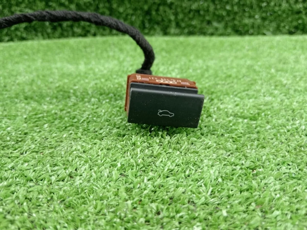 Кнопка открывания багажника Audi A6 C6 (2004—2008)