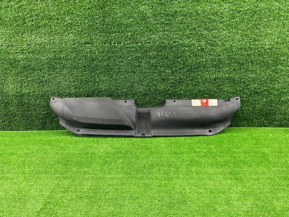 Накладка замка капота Audi A4 B8 Audi A4 B8 (2007—2012)